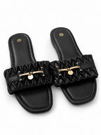 Sandalias Acolchadas Negras con Acento Dorado para Mujer