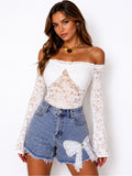 Blusa Blanca de Encaje con Hombros Descubiertos y Manga Larga