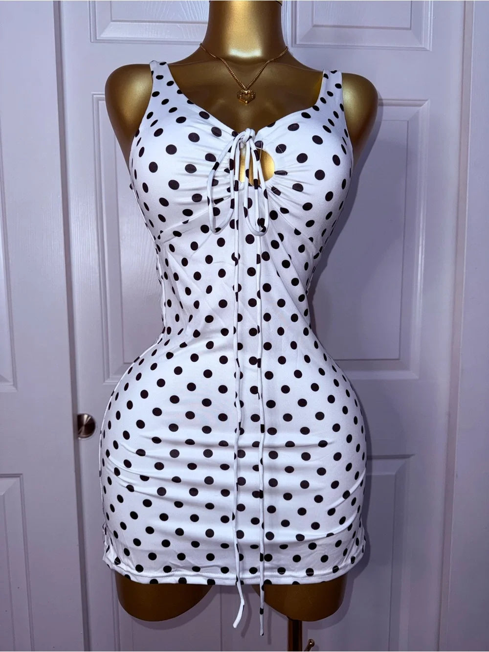 Vestido Mini Bodycon con Lunares y Amarre al Frente